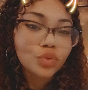 Meet your Posher, Michaela